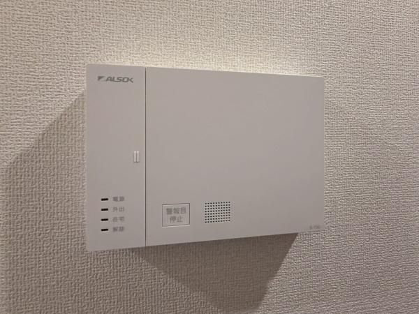 �y�Z�L�����e�B�z�@