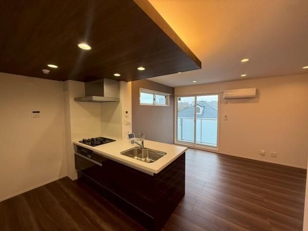 �y�����E���r���O�z�@