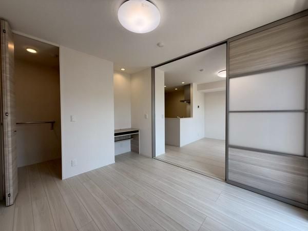 �y�����E���r���O�z�@