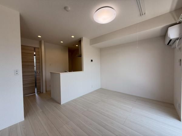 �y�����E���r���O�z�@