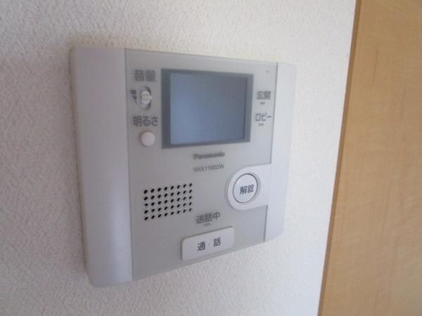 �y�Z�L�����e�B�z�@