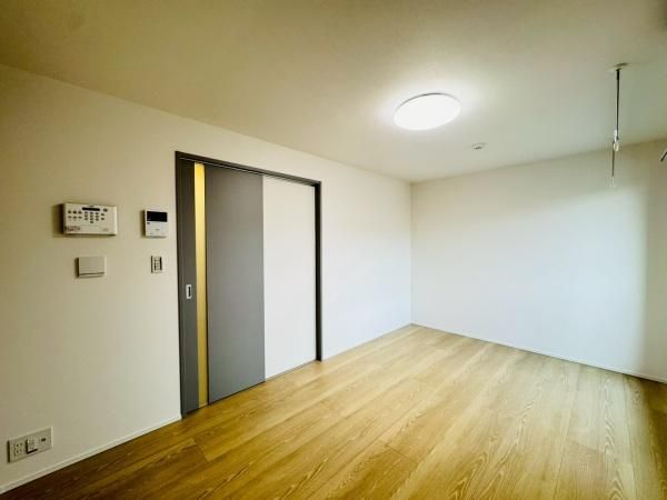 �y�����E���r���O�z�@