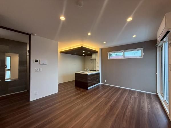 �y�����E���r���O�z�@