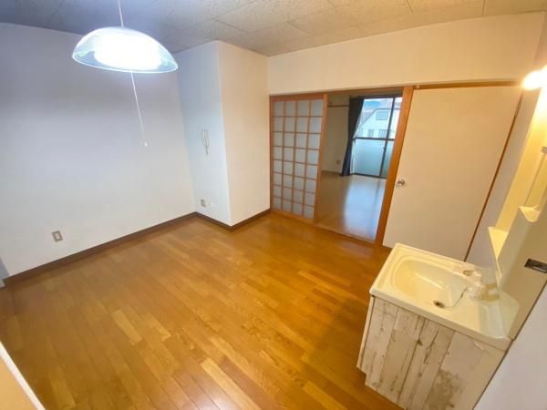 �y�����E���r���O�z�@