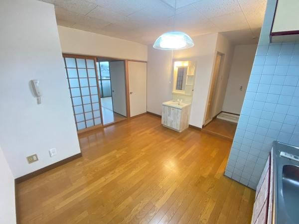 �y�����E���r���O�z�@