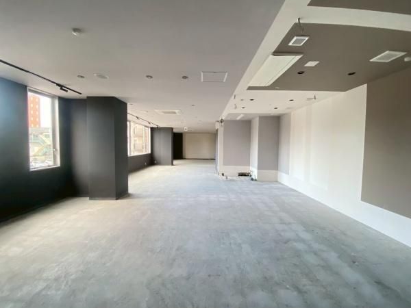 �y�����E���r���O�z�@