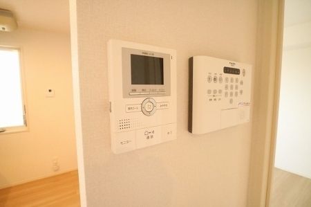 �y�Z�L�����e�B�z�@