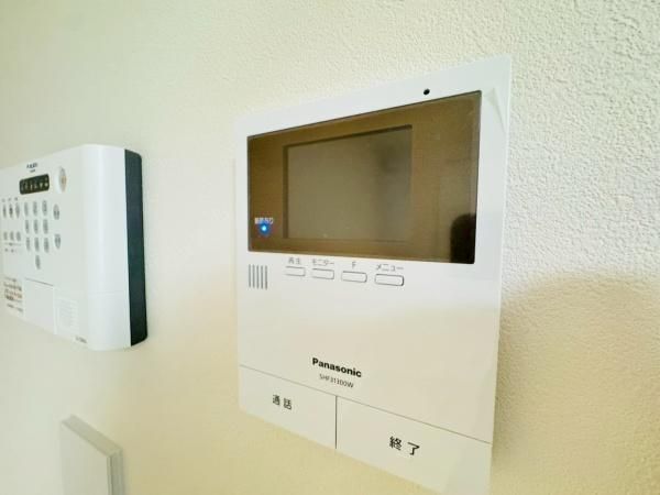 �y�Z�L�����e�B�z�@