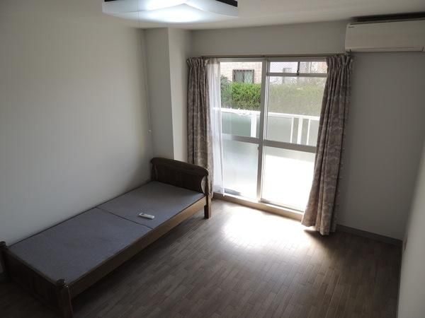 �y�����E���r���O�z�@