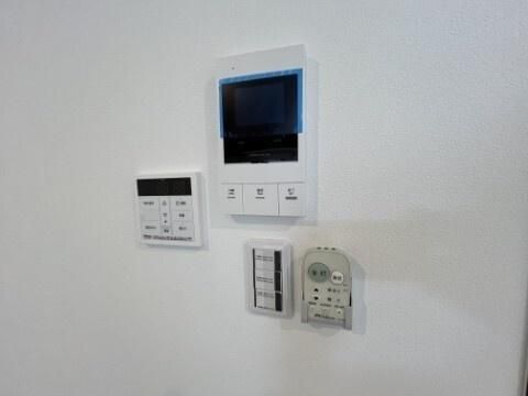 �y�Z�L�����e�B�z�@