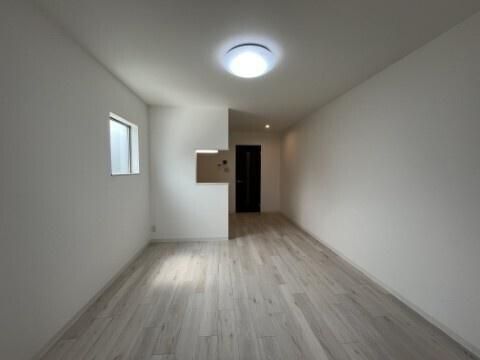 �y�����E���r���O�z�@