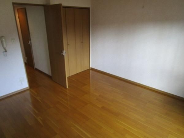 �y�����E���r���O�z�@