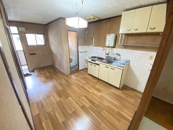 �y�����E���r���O�z�@