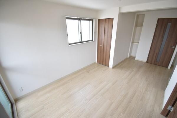 �y�����E���r���O�z�@