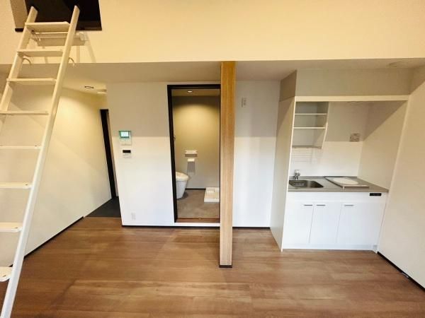 �y�����E���r���O�z�@