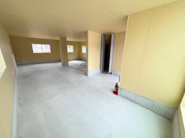 �y�����E���r���O�z�@