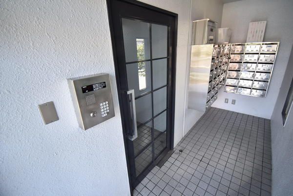 �y�Z�L�����e�B�z�@