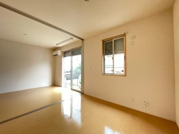 �y�����E���r���O�z�@