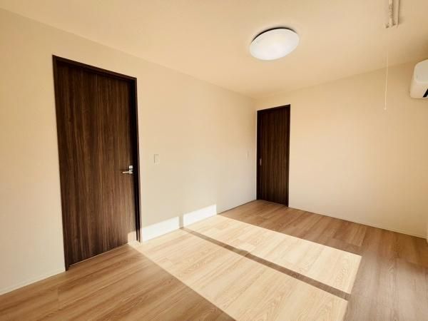 �y�����E���r���O�z�@