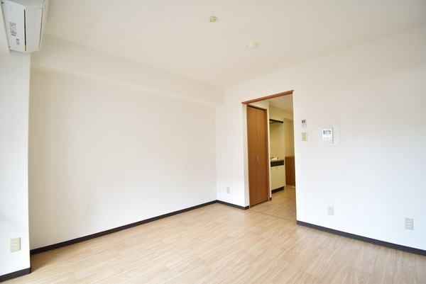 �y�����E���r���O�z�@