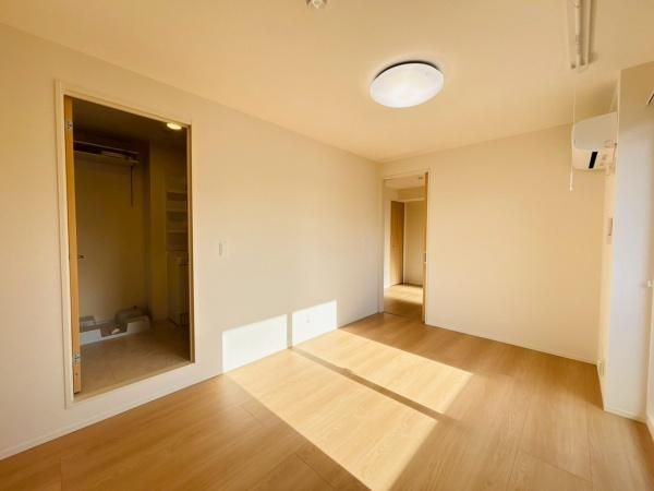 �y�����E���r���O�z�@