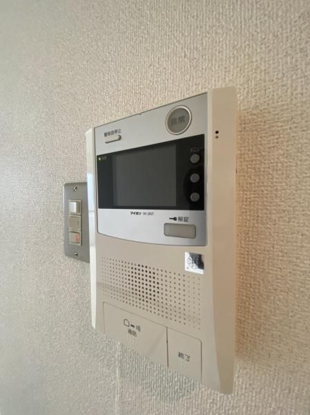 �y�Z�L�����e�B�z�@