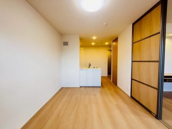 �y�����E���r���O�z�@