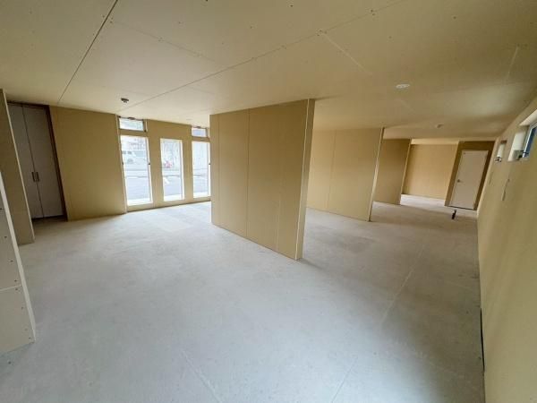 �y�����E���r���O�z�@