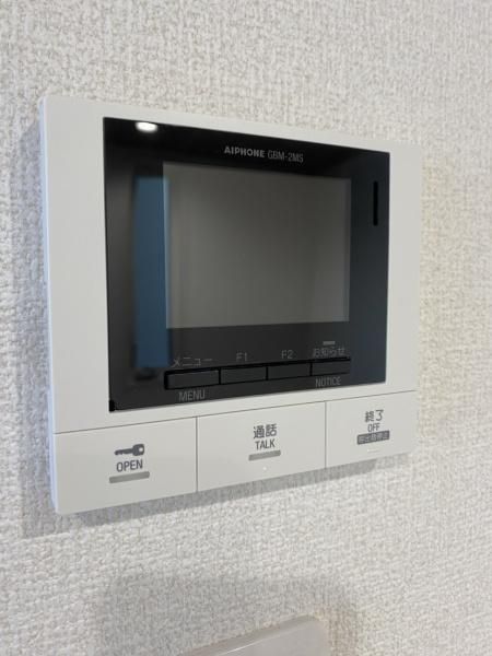 �y�Z�L�����e�B�z�@