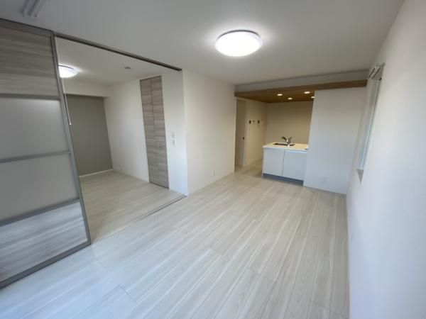 �y�����E���r���O�z�@