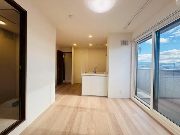 �y�����E���r���O�z�@