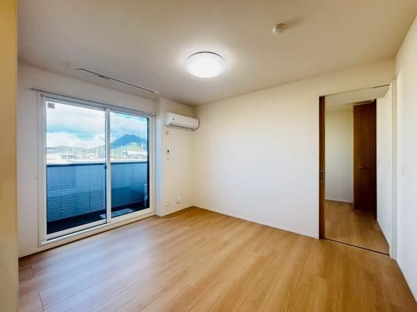 �y�����E���r���O�z�@