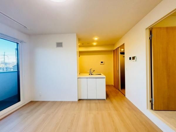 �y�����E���r���O�z�@