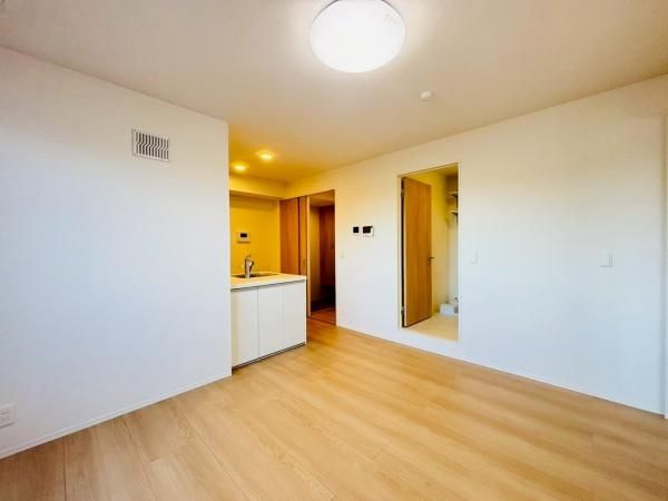 �y�����E���r���O�z�@