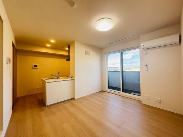 �y�����E���r���O�z�@