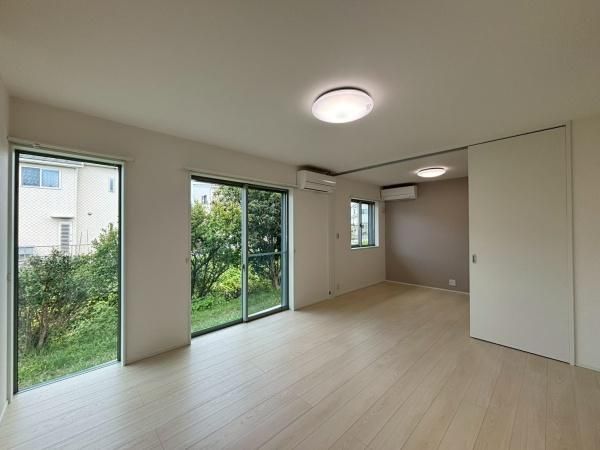 �y���]�z�@