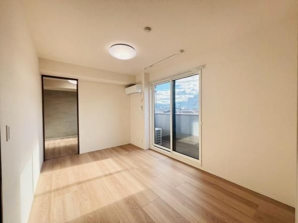 �y�����E���r���O�z�@