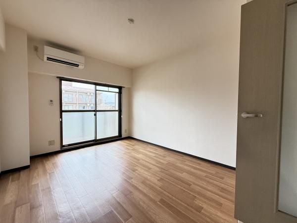 �y�����E���r���O�z�@