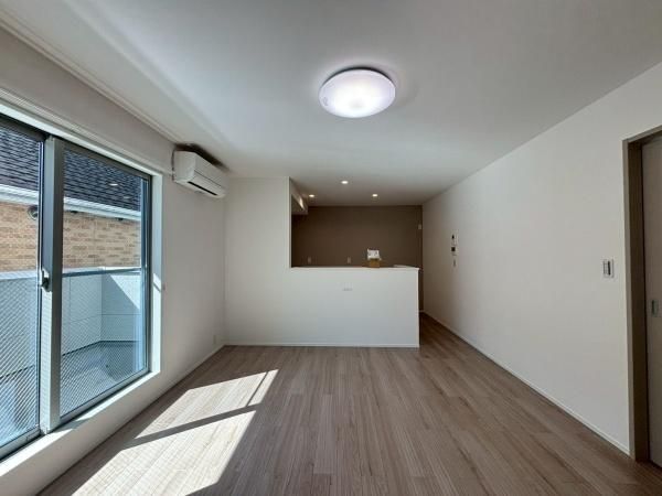 �y�����E���r���O�z�@