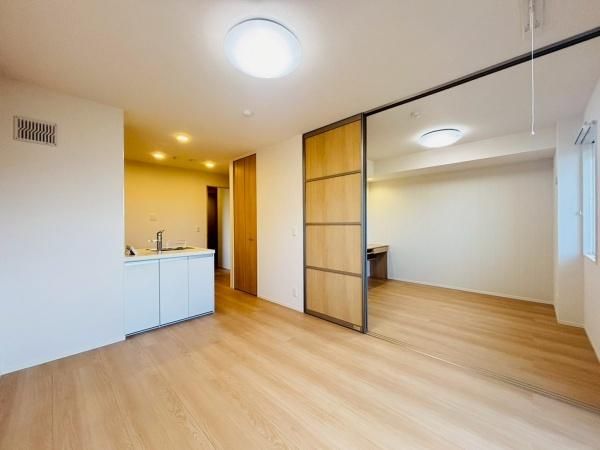 �y�����E���r���O�z�@