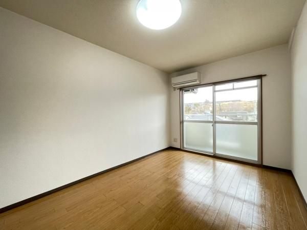 �y�����E���r���O�z�@