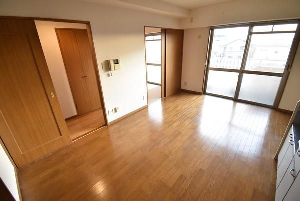 �y�����E���r���O�z�@