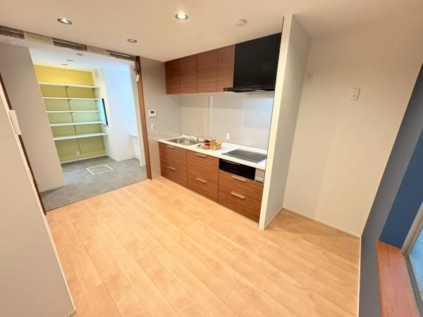 �y�����E���r���O�z�@