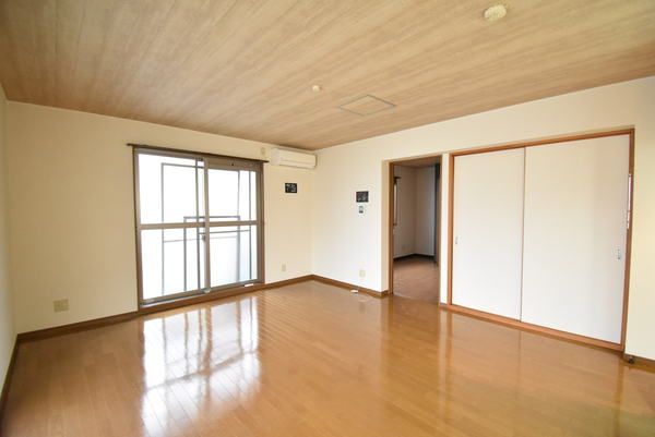 �y�����E���r���O�z�@