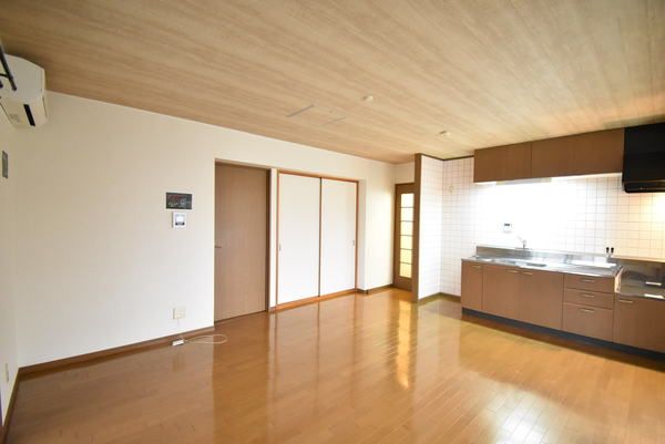 �y�����E���r���O�z�@