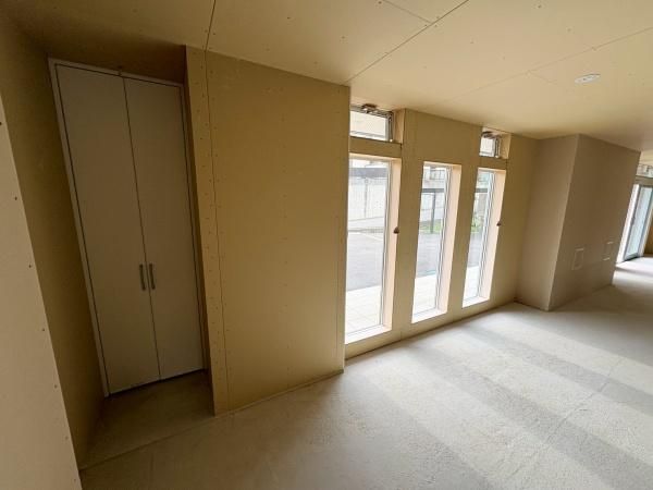 �y�����E���r���O�z�@