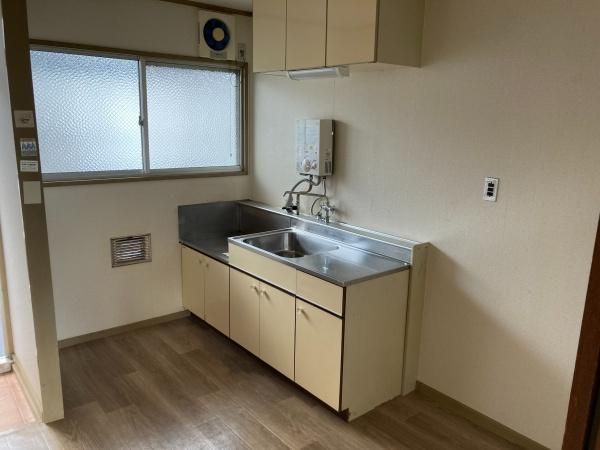 �y�����E���r���O�z�@