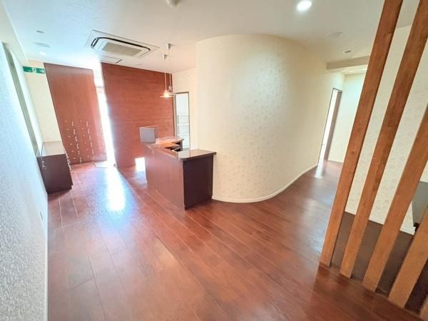 �y�����E���r���O�z�@