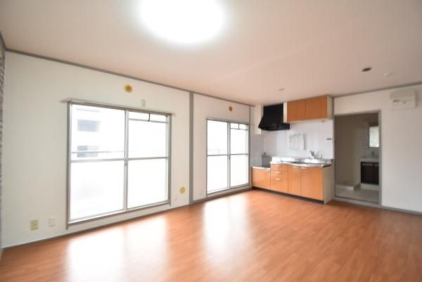 �y�����E���r���O�z�@