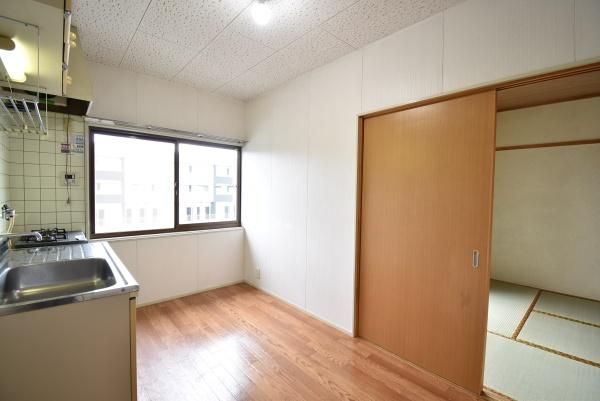 �y�����E���r���O�z�@